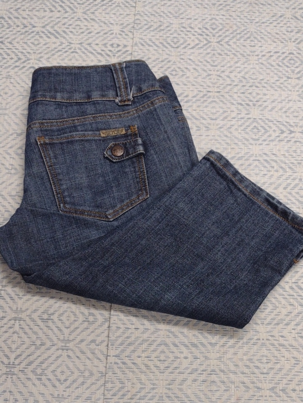 Dark Blue Denim Jean - Capri  Women's Size 7 (Juniors)